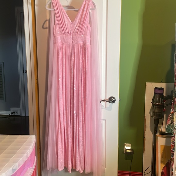 Elegant Pink Gown with Tulle Overlay NWT - Picture 5 of 7